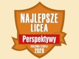 Brązowa tarcza, na której jest napis" Najlepsze licea, Perspektywy, 2026".